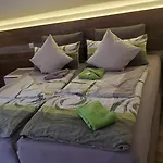 Luxuriöse Mit Privatem Wellnessbereich Obereisenhausen