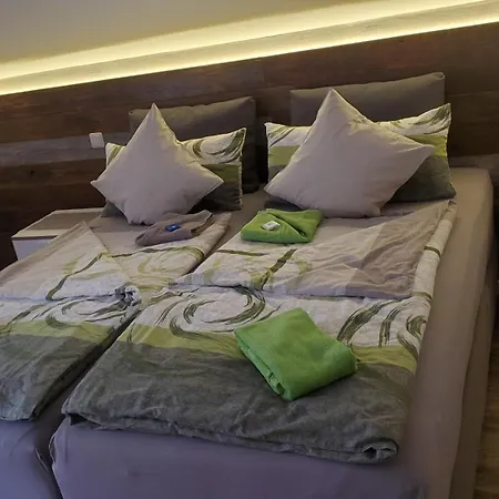 Luxurioese Mit Privatem Wellnessbereich Obereisenhausen