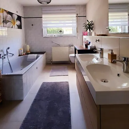 Luxurioese Mit Privatem Wellnessbereich * Obereisenhausen