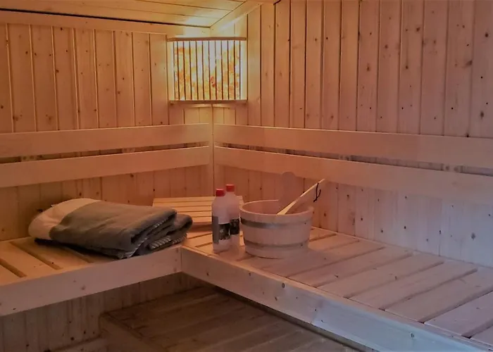 Luxurioese Mit Privatem Wellnessbereich